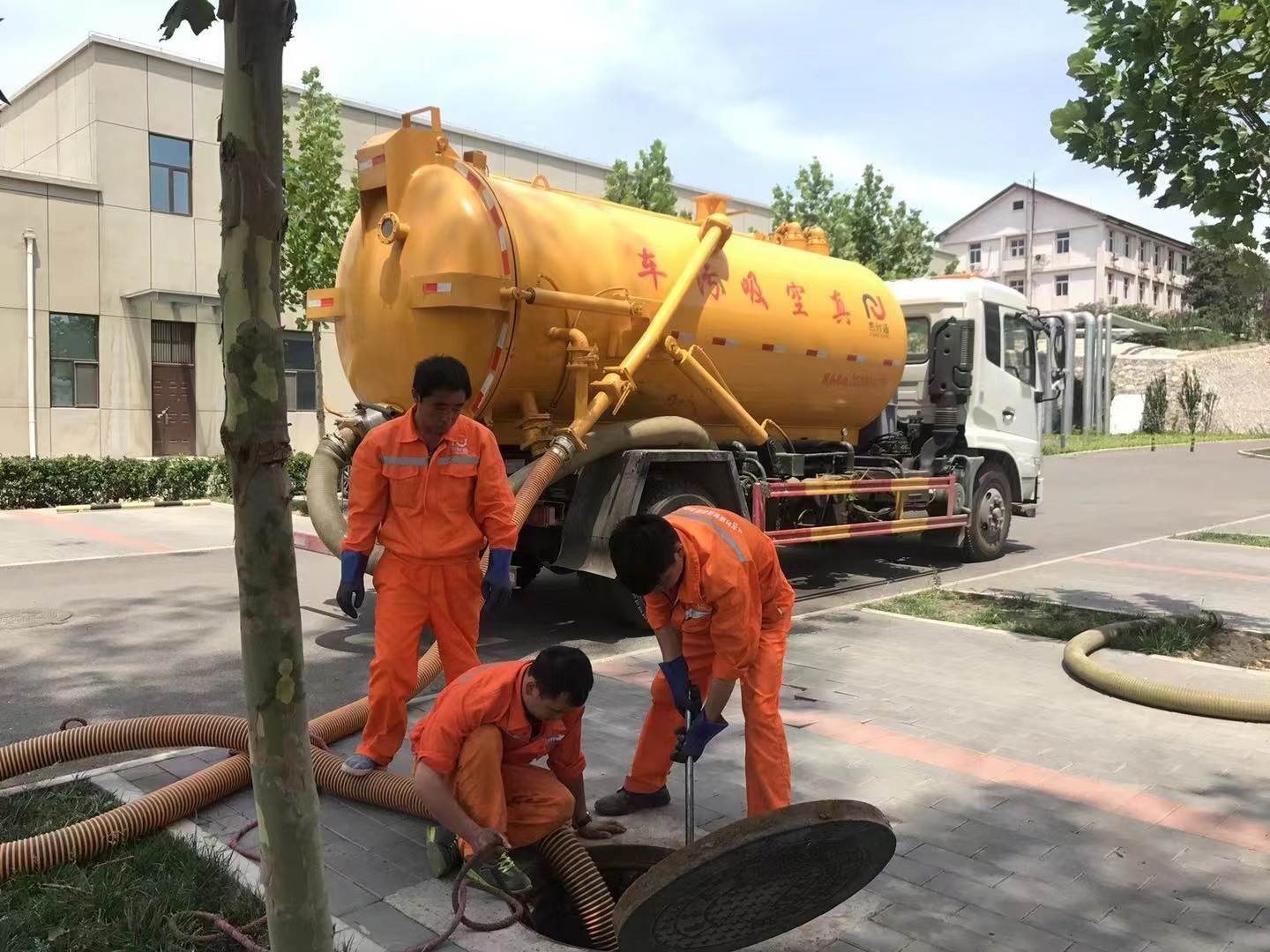 陇西化粪池清理与5-8吨吸粪车施工效率分析